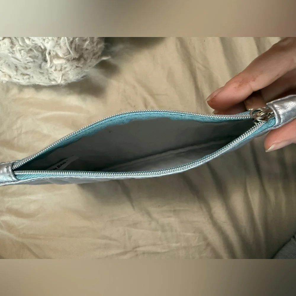 💙 4/$20 Silver Ipsy Cosmetics Bag